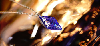 Blue aspiration コバルトブルーのひし形ペンダント。 ラフォルム ガラスジュエリー ガラスアクセサリー