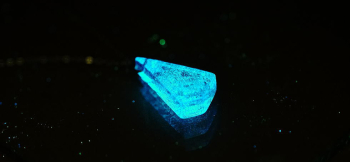 セノーテの煌き ~ Aqua blue ~ 暗闇では神秘的な光を放ちます。 ラフォルム ガラスジュエリー ガラスアクセサリー