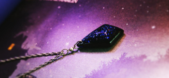 Sparkle blue diamond 濃いブルーですが、一見するとブラックに見えます。 ラフォルム ガラスジュエリー ガラスアクセサリー