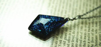 Sparkle blue diamond シンプルでスタイリッシュなフォルム。 ラフォルム ガラスジュエリー ガラスアクセサリー