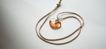 Coral heart ~ 大きな幸せ ~ 調整ビーズ付組みひも。 ラフォルム ガラスジュエリー ガラスアクセサリー