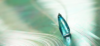Aqua crystal world 普遍的な立体的フォルム。 ラフォルム ガラスジュエリー ガラスアクセサリー