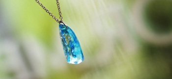 Aqua crystal world 水の世界の一部分を切り取ったイメージ。 ラフォルム ガラスジュエリー ガラスアクセサリー