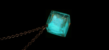 Sparkling cube 蓄光の輝きは暗闇で一際引き立ちます!! ラフォルム ガラスジュエリー ガラスアクセサリー