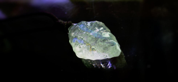愛の宇宙 ～ Radiance ～ ダイクロ偏光ガラスを使用した美しいアイスロックタイプ。 ラフォルム ガラスジュエリー ガラスアクセサリー