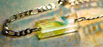 春風の温もり 太めのステンレス製フィガロチェーンが煌きます。 ラフォルム ガラスジュエリー ガラスアクセサリー