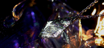 Dimensional galaxy 銀河をイメージした美しく神秘的なイメージ。 ラフォルム ガラスジュエリー ガラスアクセサリー