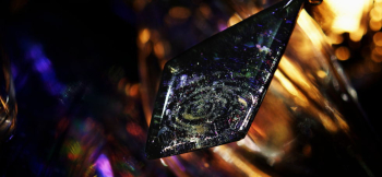 Dimensional galaxy 見る角度や光の当たり方でさまざまな表情をお楽しみいただけます。 ラフォルム ガラスジュエリー ガラスアクセサリー