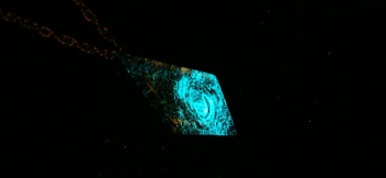 Dimensional galaxy 暗闇では神秘的な光を放ちます。 ラフォルム ガラスジュエリー ガラスアクセサリー