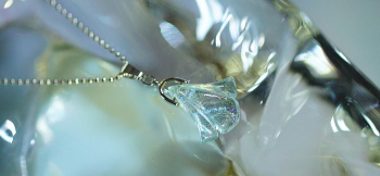 Antique style flower ～ Aqua ～ ヨーロッパの百合の紋章のフォルムをモチーフにしました。 ラフォルム ガラスジュエリー ガラスアクセサリー