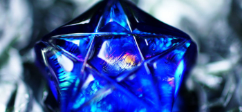 Facet blue star 見る角度により様々な表情をお楽しみいただけます。 ラフォルム ガラスジュエリー ガラスアクセサリー