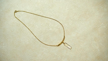 煌きの祈りⅡ シンプルなプレートのフォルムに、十字の彫刻を施した『煌きの祈り』。 ラフォルム ガラスジュエリー ガラスアクセサリー