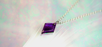 Violet sea diamond 小ぶりのひし形のフォルム。 ラフォルム ガラスジュエリー ガラスアクセサリー