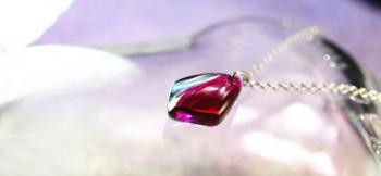 ラフォルム ガラスジュエリー ガラスアクセサリー Winter cherry blossom ～ Charm ～ 「Winter cherry blossom」をベースにお作りしたネックレスです。ライトアクアマリンブルーと、ライトピンクを組み合わせ…