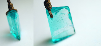 Aqua fragment 見る角度により様々な表情に。アクアブルーの色合いは、ガラスの厚みを変えることで、自然なグラデーションになっております。 ラフォルム ガラスジュエリー ガラスアクセサリー