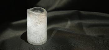 ラフォルム ガラスジュエリー ガラスアクセサリー Breath of life 花瓶として使用できる思い出の大切なものを全面的に封入したオブジェ。クリアーをベースに、ガラスの王様と呼ばれているダイクロ偏光ガラスやラメ、銀の箔を使用し、全体をマーブル…
