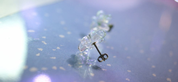 Snow flower ～ Mysterious bright ～ キャッチ式ピアス金具付き ラフォルム ガラスジュエリー ガラスアクセサリー