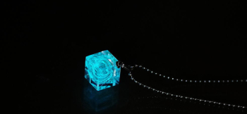 Snow cube ~ Brightness ~ 暗闇では美しく神秘的な光を放ちます。 ラフォルム ガラスジュエリー ガラスアクセサリー