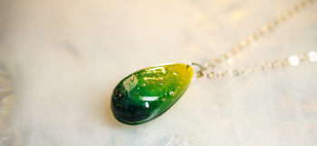 思い出のGreen leaf 世界にひとつのオリジナルドロップタイプメモリアルペンダント。 ラフォルム ガラスジュエリー ガラスアクセサリー