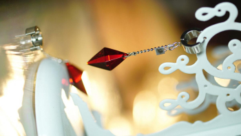 Dreamblue ~ Flame red ~ 繊細な八面体トップが印象的。 ラフォルム ガラスジュエリー ガラスアクセサリー