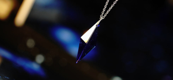 Pure dream ～ Royal blue Pyramid ～ エッジの利いたフォルム。 ラフォルム ガラスジュエリー ガラスアクセサリー