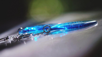 Sea leaf 厚みを抑えたフォルムが印象的。 ラフォルム ガラスジュエリー ガラスアクセサリー