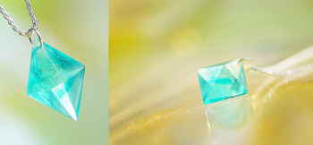 Dreamblue ～ Angel of water ～ 美しいブルー系の八面体ペンダント。 ラフォルム ガラスジュエリー ガラスアクセサリー