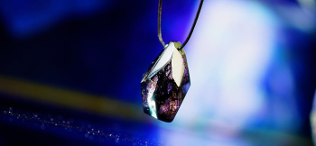 Black sparkle rock 氷のかけらのようなアイスロック加工。 ラフォルム ガラスジュエリー ガラスアクセサリー
