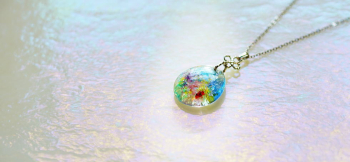 Flowery garden シンプルな円形に近いドロップのフォルムです。 ラフォルム ガラスジュエリー ガラスアクセサリー