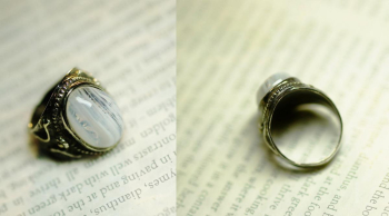 Antique memorial ring 見る角度により内部が垣間見えるようにいたしました。 ラフォルム ガラスジュエリー ガラスアクセサリー
