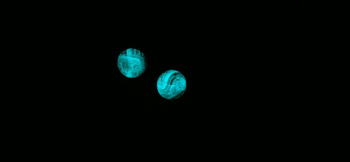 水の惑星 ～ プチオブジェ  ～ ターコイズブルーの美しく神秘的な蓄光の光です。 ラフォルム ガラスジュエリー ガラスアクセサリー