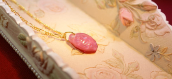 Happiness Petal ～ 永遠の微笑 ～ 優しいピンクの色合いです。 ラフォルム ガラスジュエリー ガラスアクセサリー