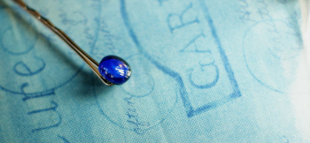 Hair pin ～ 真実の青 ～ 色々なシーンでお使いいただけそうな可愛いヘアピンです。♪ ラフォルム ガラスジュエリー ガラスアクセサリー