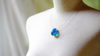 人魚のBlue tearⅡ 細身のワイヤーで青いトップが引き立ちます。 ラフォルム ガラスジュエリー ガラスアクセサリー