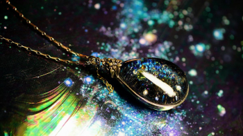 Life milestone universe 内部に大切な宝石などを各種封入いたしました。 ラフォルム ガラスジュエリー ガラスアクセサリー