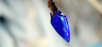 Blue flash emblem 細身でシャープなフォルムです。 ラフォルム ガラスジュエリー ガラスアクセサリー