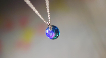 Refreshing aqua planetⅡ 透明感のある青色と煌きが取り巻く神秘的な逸品。 ラフォルム ガラスジュエリー ガラスアクセサリー