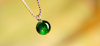 Dichroic planet width circle ～ Forest ～ ダイクロ偏光ガラスの煌きが美しい逸品です。 ラフォルム ガラスジュエリー ガラスアクセサリー