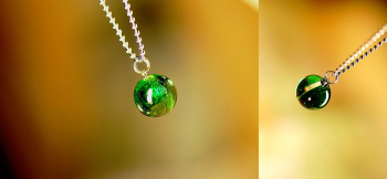 Dichroic planet width circle ～ Forest ～ ベースカラーは「ライトグリーン」。サイドからは中央部にクリアーの層が入っています。 ラフォルム ガラスジュエリー ガラスアクセサリー