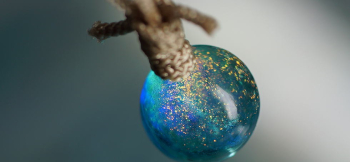 氷泪石 ～ Dichroic planet ～ 内部に美しい煌きを施しています。 ラフォルム ガラスジュエリー ガラスアクセサリー