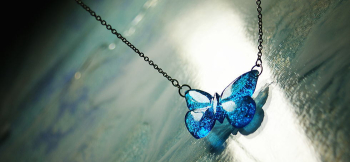 Dichroic Lycaenidae 存在感あふれる美しいガラスのチョウ。 ラフォルム ガラスジュエリー ガラスアクセサリー