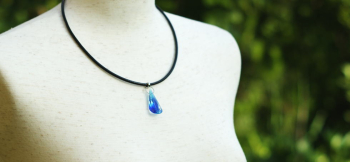 SHARP and ROUND QUARTZ 透明感と各面のカットによる光の反射、美しいラメをお楽しみください!! ラフォルム ガラスジュエリー ガラスアクセサリー