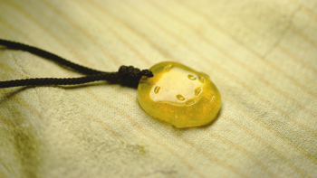 Charming kids 幼い頃から親しみのあるお菓子のキャラクターをモチーフにアレンジを加えた世界にひとつのオリジナルペンダント。 ラフォルム ガラスジュエリー ガラスアクセサリー