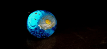 惑星銀河の旅 暗闇では蓄光の光もお楽しみください。 ラフォルム ガラスジュエリー ガラスアクセサリー