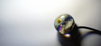 惑星銀河の旅 宇宙のワンシーンを表現したオリジナルペンダント。 ラフォルム ガラスジュエリー ガラスアクセサリー