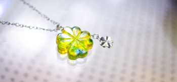 Love miracle clover ハート四つで囲んだイメージの四葉のクローバーです。 ラフォルム ガラスジュエリー ガラスアクセサリー