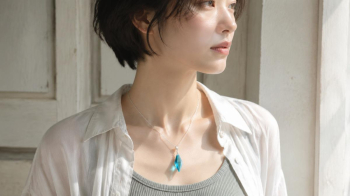 Standard Dreamblue / ターコイズブルー ルースサイズは約35×15×15mmほど。手作りの為若干形が変わることがあります。 ラフォルム ガラスジュエリー ガラスアクセサリー