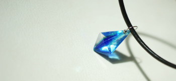 DreamBlue ～ Reflector ～ 八面の面に色合いやラメが反射します。 ラフォルム ガラスジュエリー ガラスアクセサリー