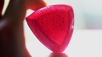 煌く笑みにありがとう ゴールドピンクの色味の中に「思い出の大切なもの」を封入しています。 ラフォルム ガラスジュエリー ガラスアクセサリー
