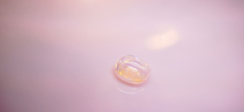 薄紅色の宇宙 淡いエルビウムピンクがベースカラー。 ラフォルム ガラスジュエリー ガラスアクセサリー